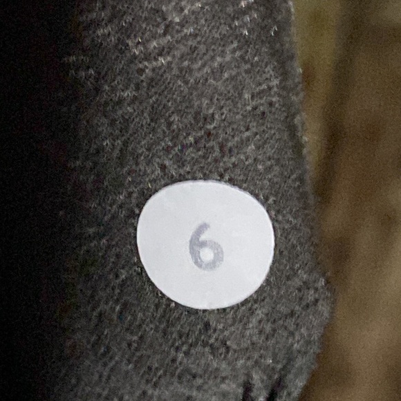 EUC Lululemon size 6 grey tank - Picture 4 of 6